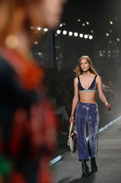 Look 32